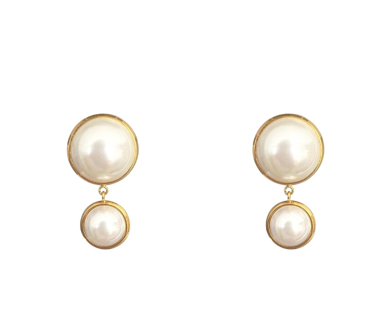 'LEXA' CLASSIC SHELL PEARLS EARRING