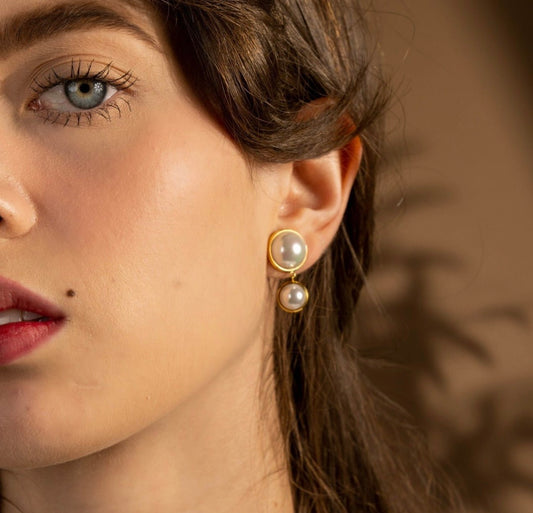 'LEXA' CLASSIC SHELL PEARLS EARRING